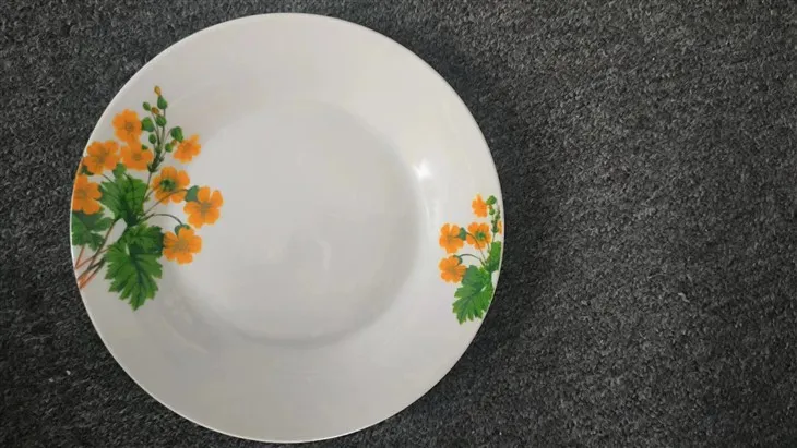 Keramikas ziedu šķīvis